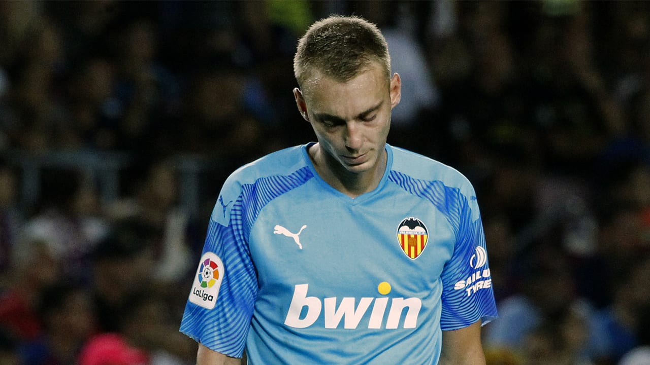 Bankzitter Cillessen ziet Valencia worstelen