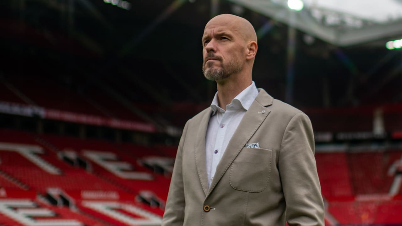 Supporters Manchester United niet blij met Ten Hag na controversieel besluit