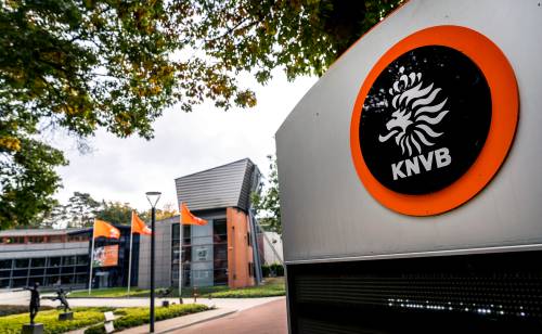 KNVB bespreekt tijdens VAR-testdagen in Zeist andere spelregels