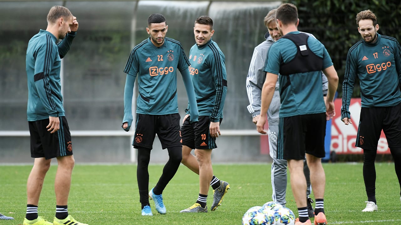 Ajax hervat training op Sportpark De Toekomst