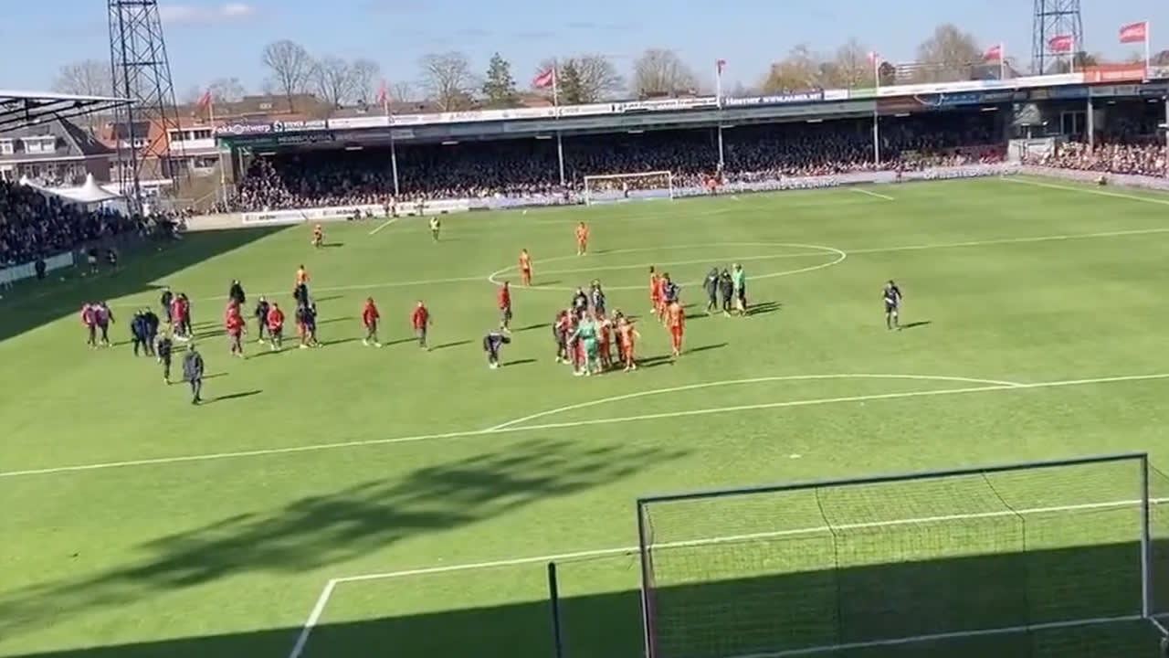 Video: Go Ahead Eagles-fans zingen Feyenoord-goaltune na gelijkspel tegen Ajax