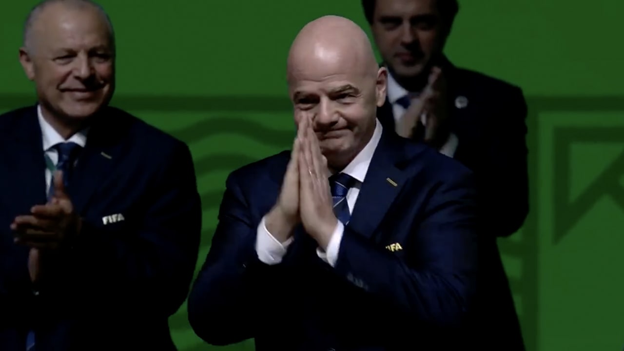 Video: Infantino onder luid applaus herkozen als FIFA-voorzitter