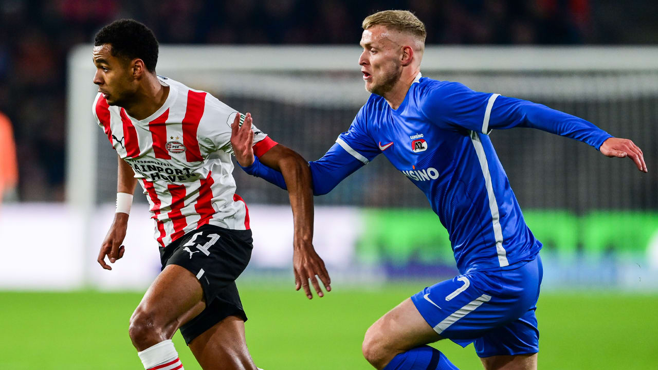 PSV na nederlaag tegen AZ (0-1) koploper af