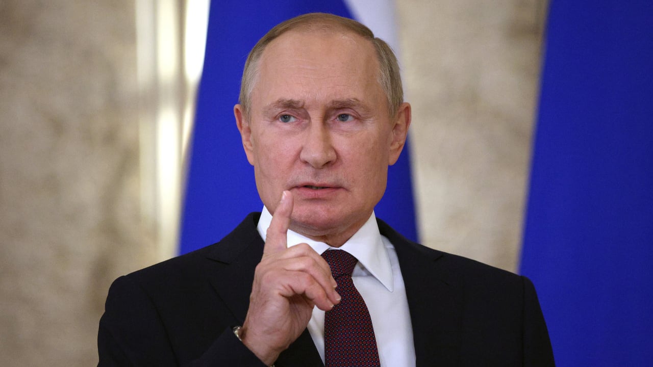 'Poetin valt van trap en verliest controle over zijn darmen'