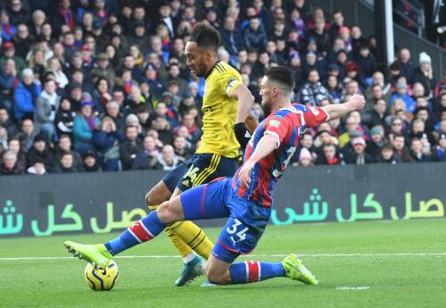 Harde tackle kost Arsenalspeler Aubameyang drie duels schorsing