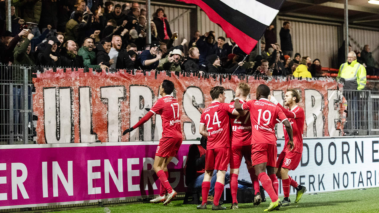 Almere City plaatst ’snackmuren’ in stadion