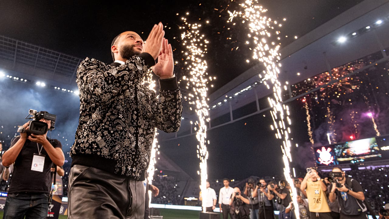 Memphis met uitgebreide show gepresenteerd in stadion Corinthians