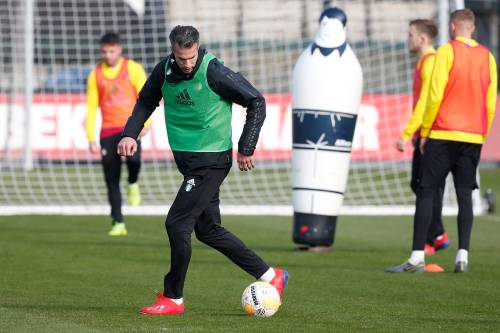 Feyenoord start zonder Van Persie tegen PSV