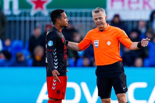 Advocaat boos over VAR en eigen spelers