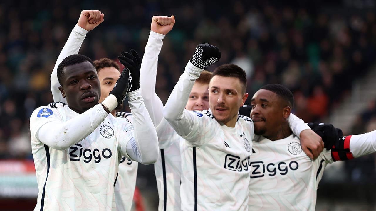 Ajax verslaat N.E.C. en klimt naar achtste plaats