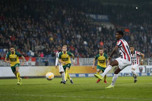 Willem II wint dankzij drie penalty's Isak