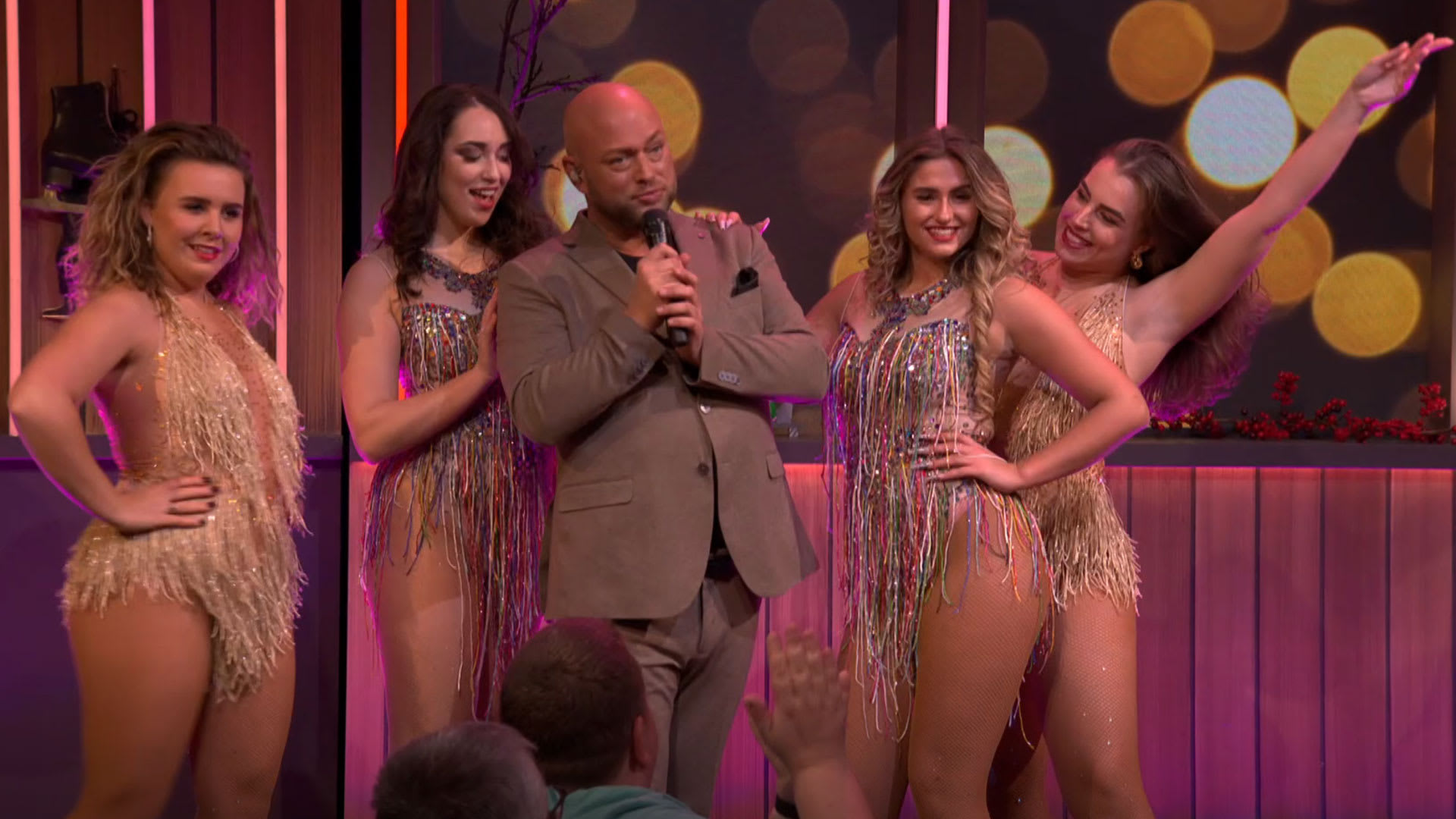 Jeffrey Kuipers zorgt voor een gezellige sfeer tijdens de commercialbreak met 'Ware Liefde 2.0'