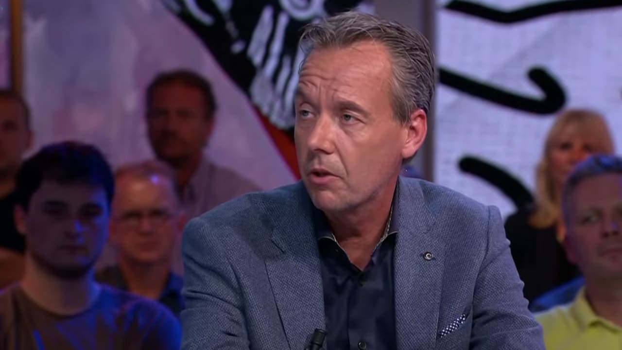 Valentijn: 'Tegenstanders spelen niet alleen tegen Ajax, maar ook tegen de scheidsrechter'