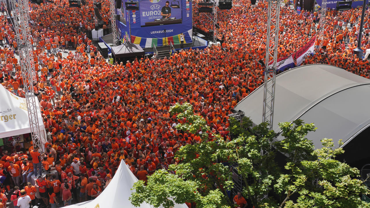 Dortmund loopt voller en voller met Oranjefans