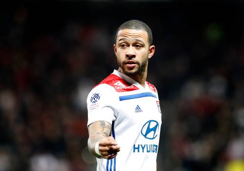 Depay bankzitter bij zege Lyon