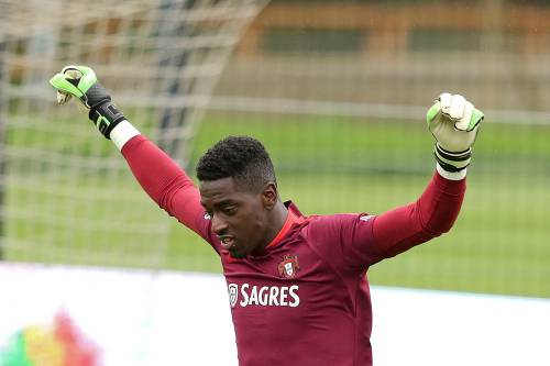 Ajax huurt doelman Bruno Varela van Benfica