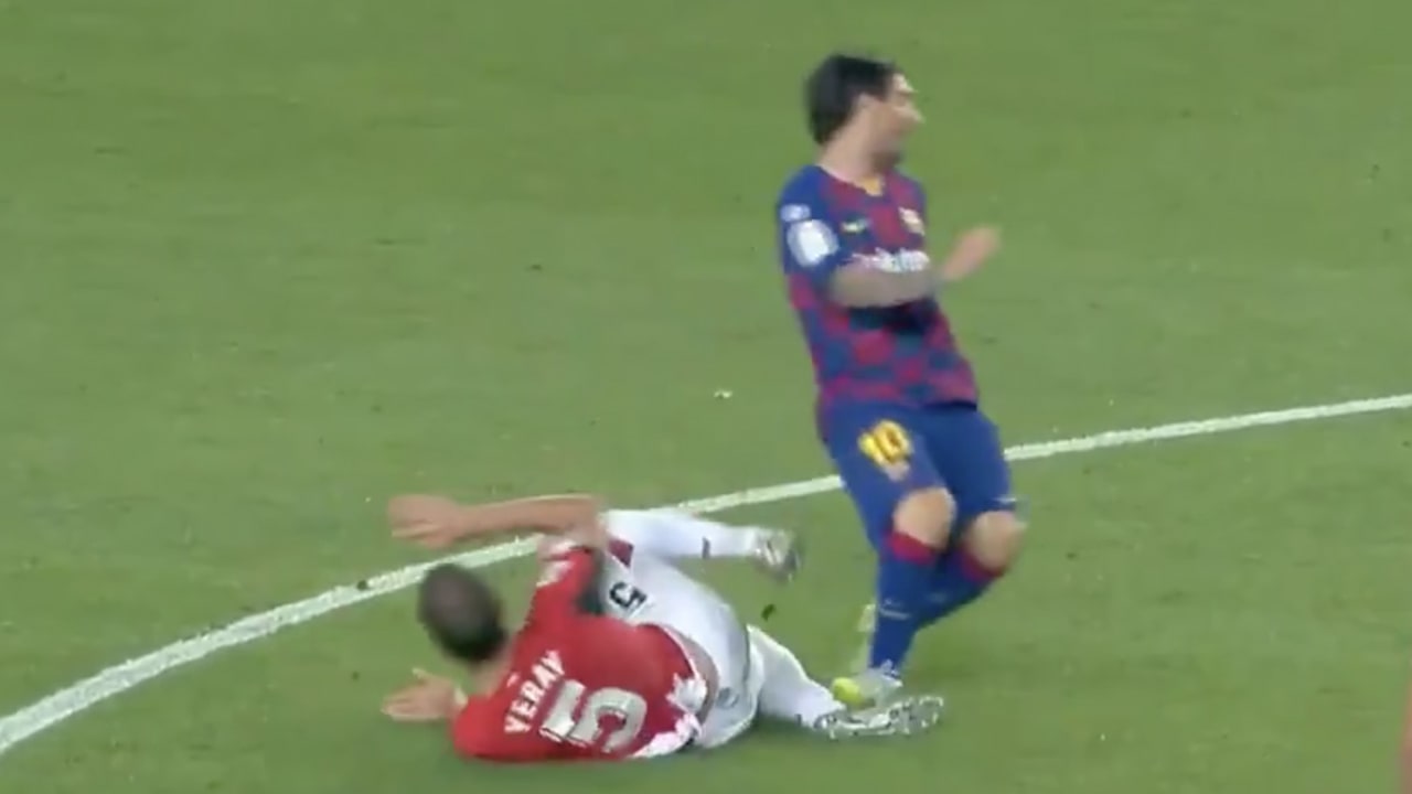 Messi gaat vrijuit na smerige charge