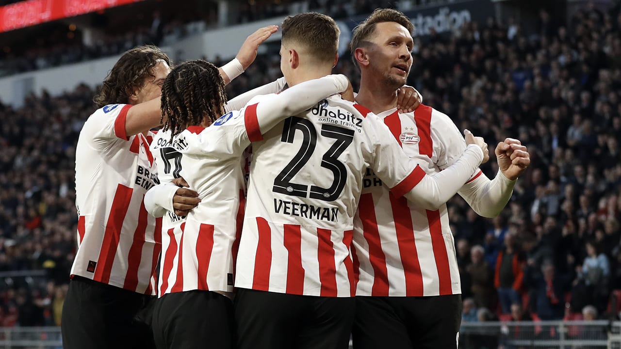 PSV klimt dankzij ruime zege op Excelsior naar tweede plek