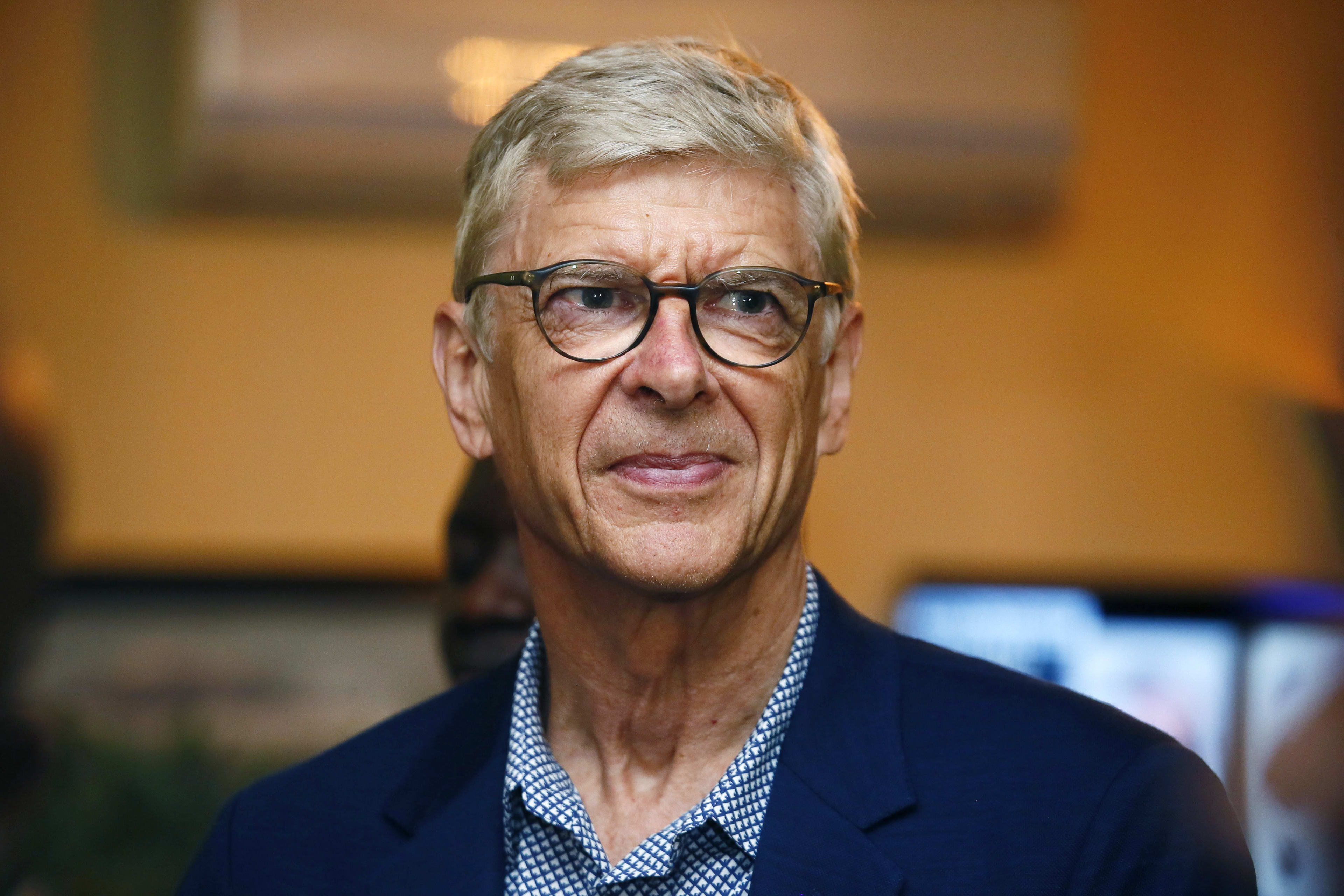 Wenger (70) treedt in voetsporen van Marco van Basten