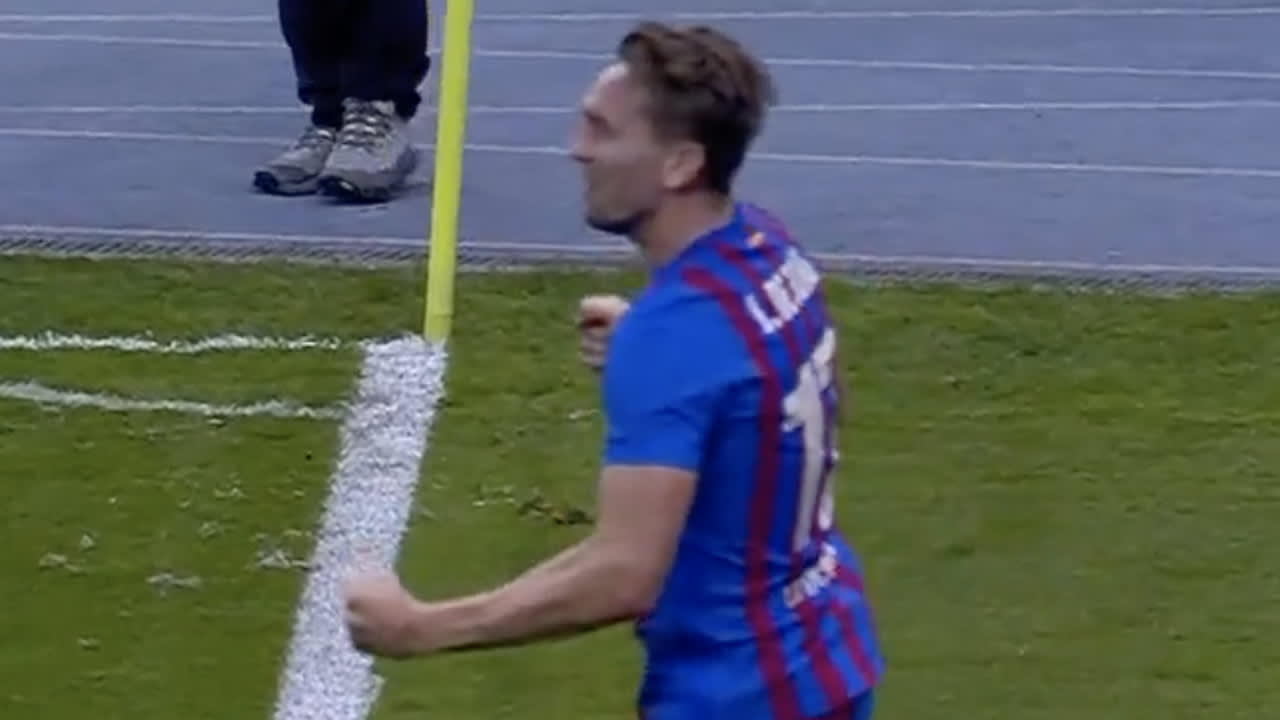 VIDEOGOAL: 'Lucky' Luuk de Jong brengt Barcelona op gelijke hoogte tegen Real Madrid