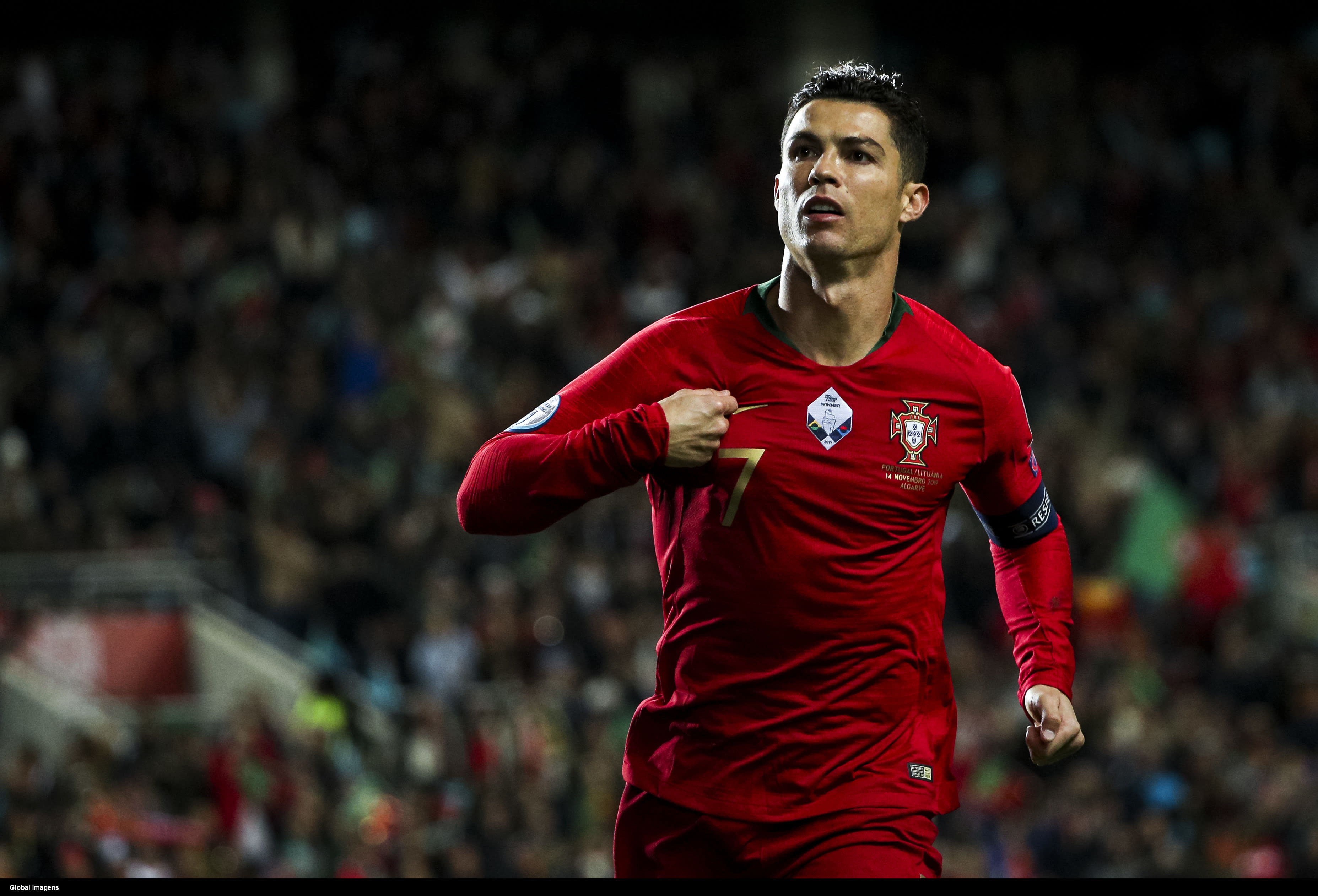 Ronaldo maakt weergaloos doelpunt tegen Litouwen