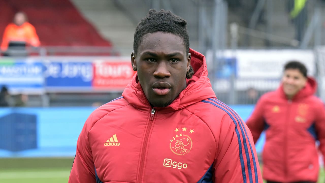 ‘Bassey kan één van de betere verdedigers van Nederland worden, misschien wel van Europa’