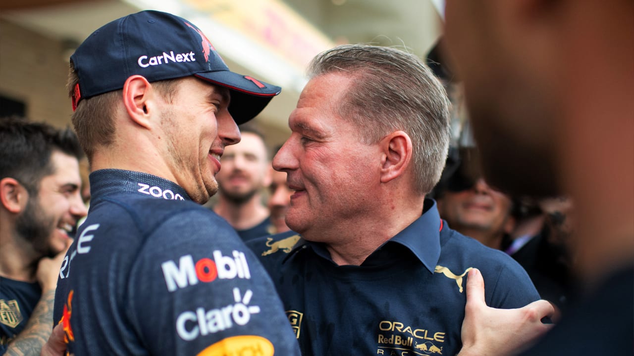 Dubbel feest voor familie Verstappen: vader Jos boekt eerste zege in het rallyrijden