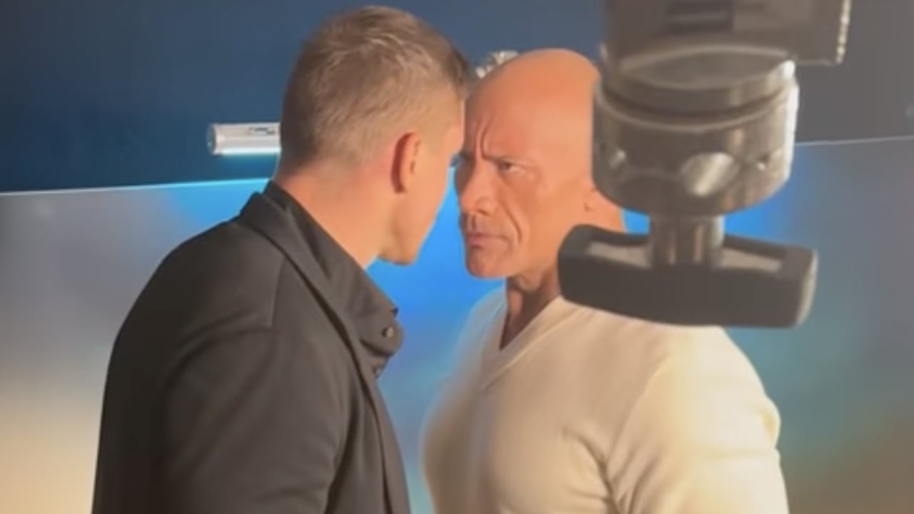 Rico Verhoeven doet staredown met Dwayne 'The Rock' Johnson