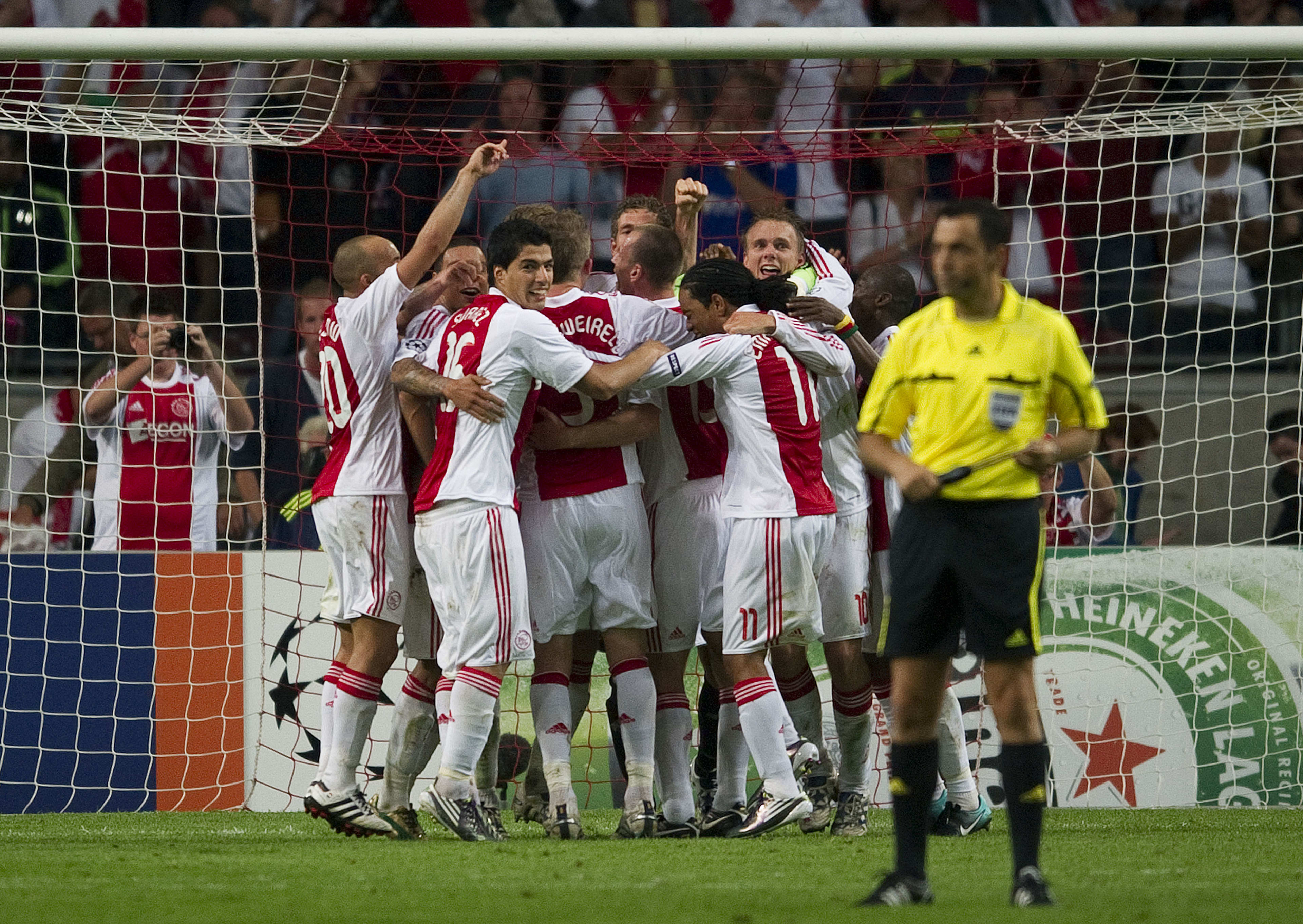 Throwback: Ajax in kolkende ArenA naar Champions League!