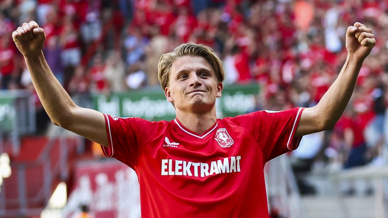 Eredivisie-topscorer Sem Steijn verlengt contract bij FC Twente
