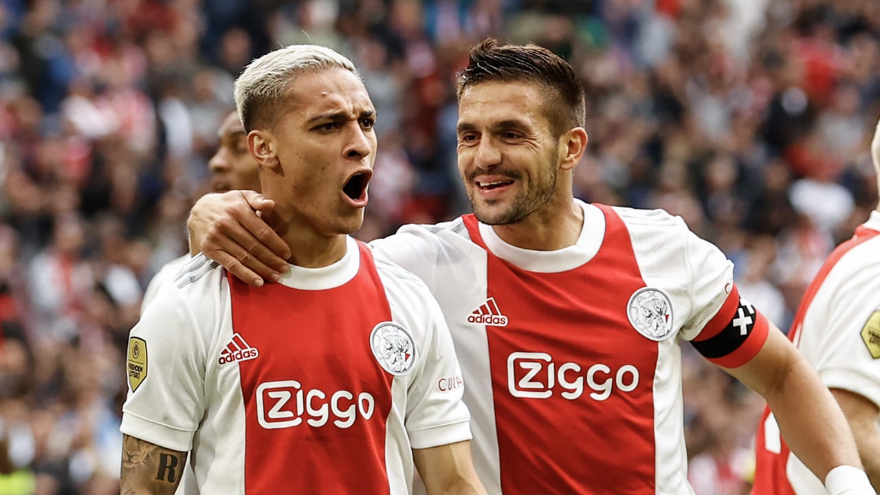 Ajax boekt zeer overtuigende zege op Vitesse