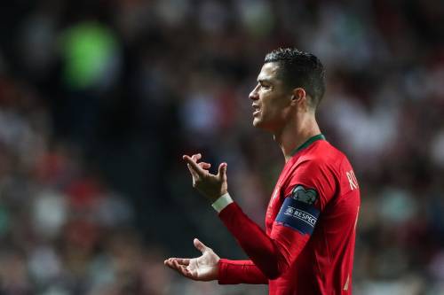 Ronaldo valt al na half uur uit bij Portugal