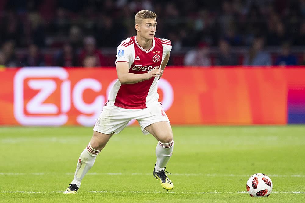Ajax mist De Ligt in topper tegen PSV