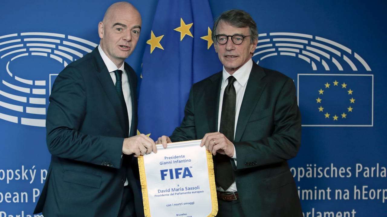 'FIFA wil langere contracten en uitstel transferwindow'