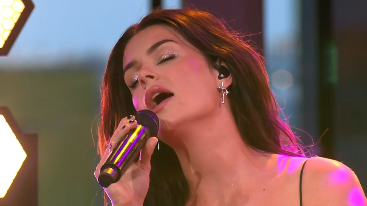 Davina Michelle zorgt met 'All Is Ours' voor een prachtige opening van De Oranjezomer