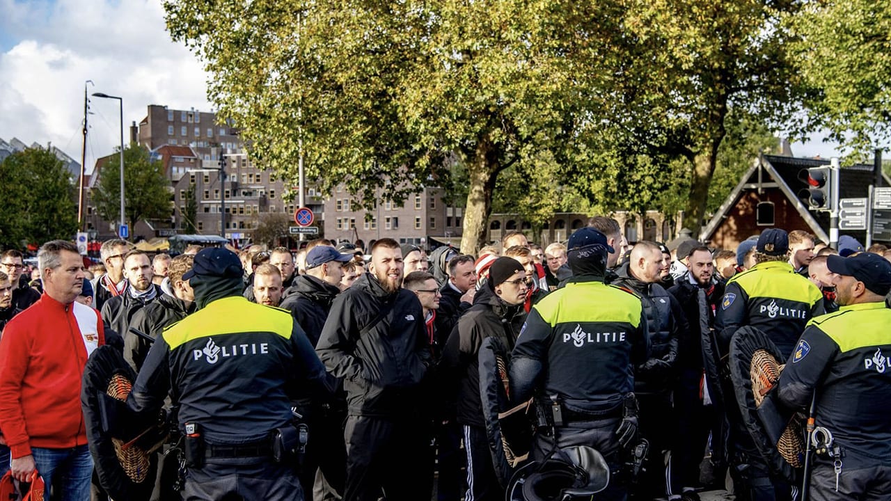 Onschuldige Union Berlin-fans keihard geslagen door ME: 'Dit is onaanvaardbaar voor ons'