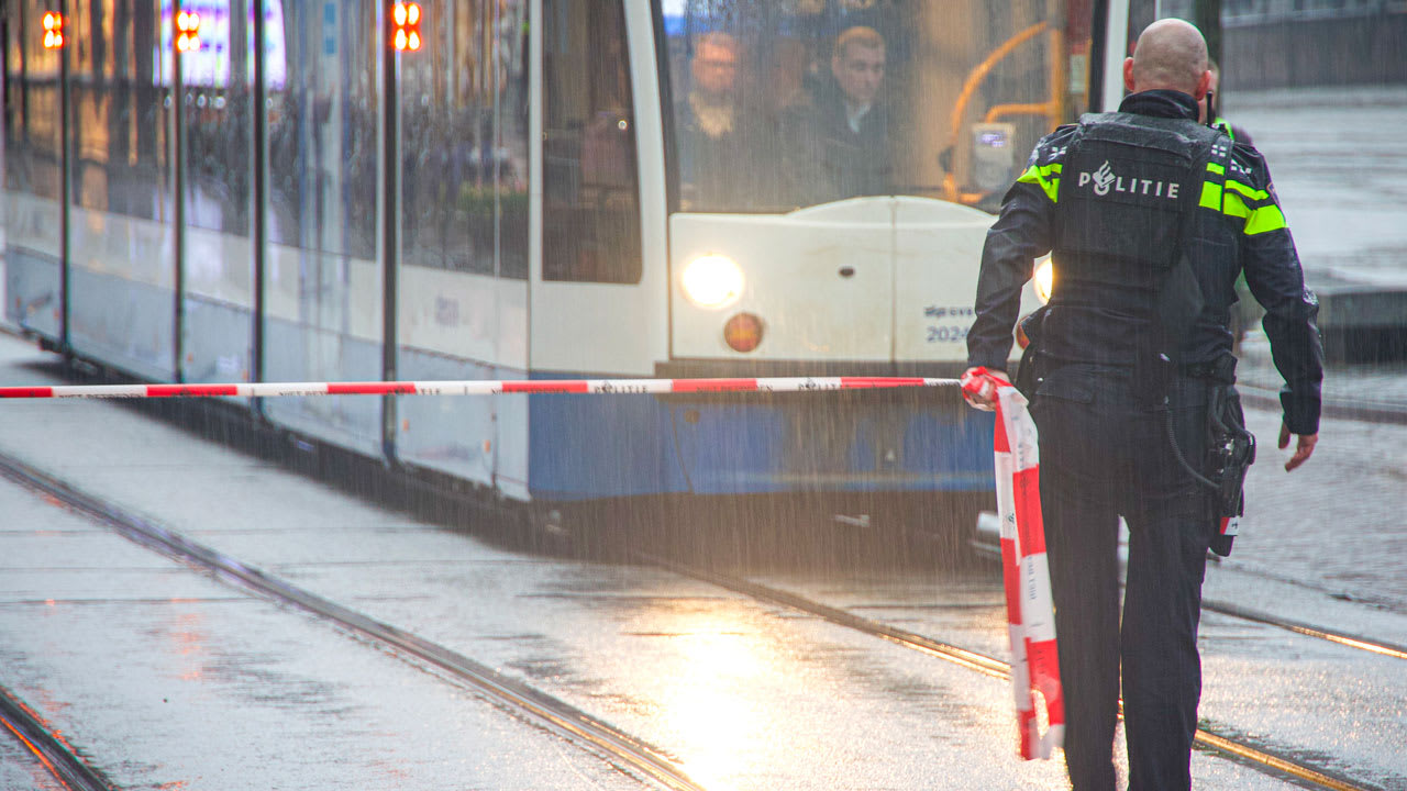 Metrostation Rokin Amsterdam ontruimd, explosieventeam ter plaatse