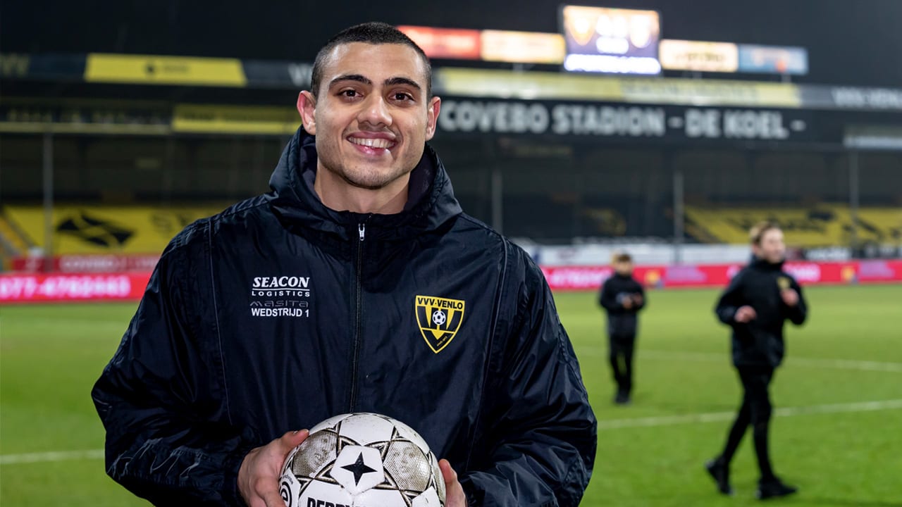 'Fenomeen' Giakoumakis velt Vitesse met 4 doelpunten
