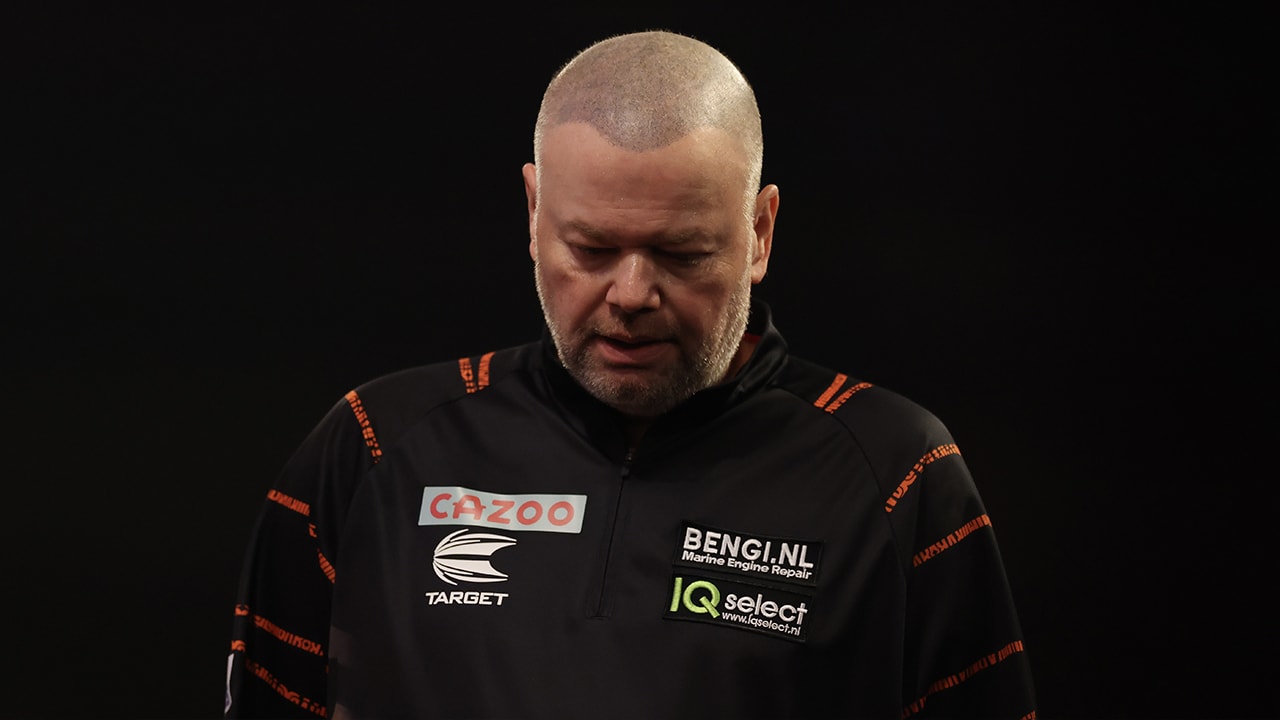 Chinees garnalenbrood velt Raymond van Barneveld voor WK Darts: 'Een nachtmerrie'