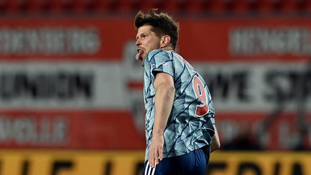 Huntelaar laat Ajax ontsnappen bij FC Twente