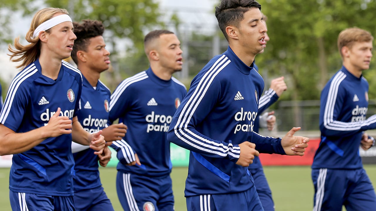Feyenoord-talent neemt afscheid van profvoetbal: 'Mijn tweede droom waarmaken om arts te worden'