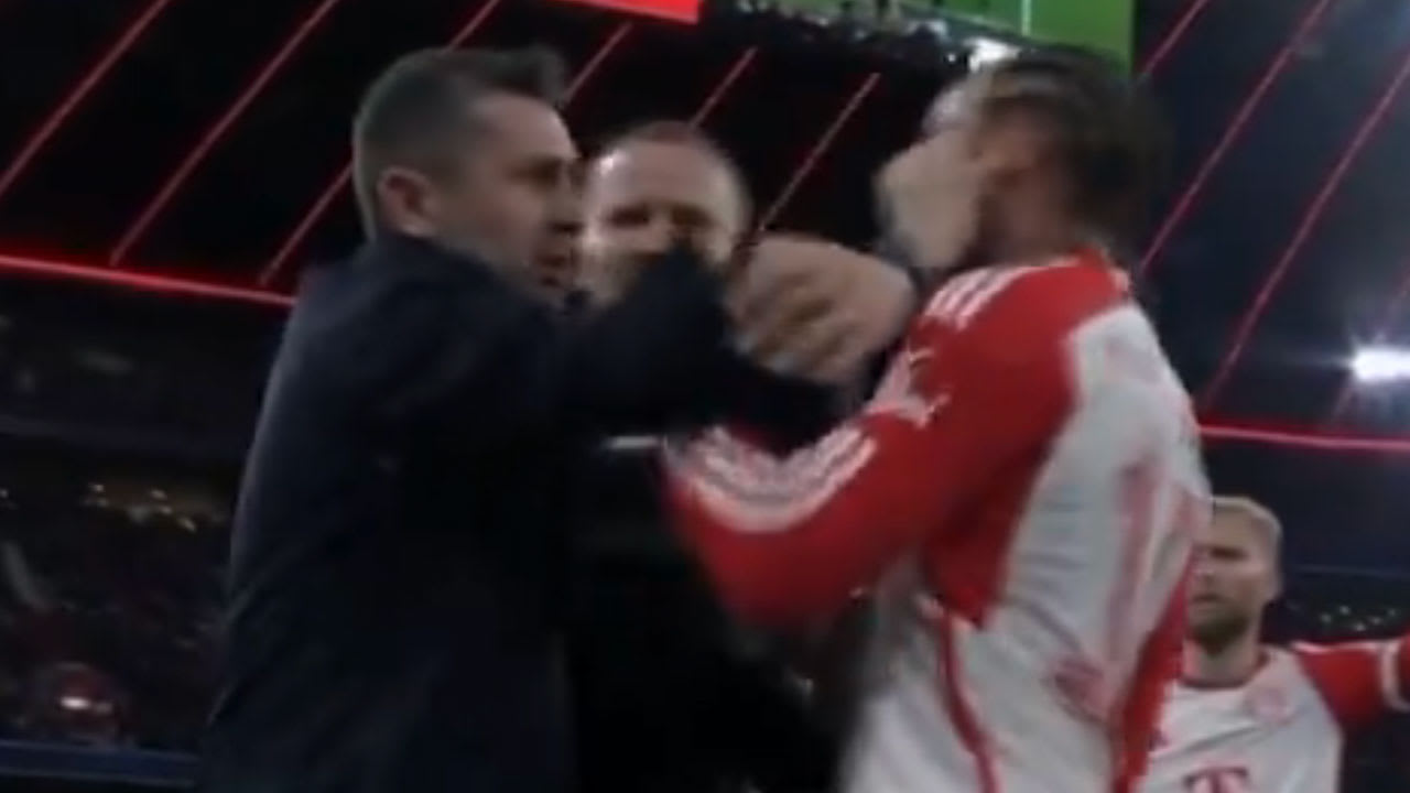 Video: Union-coach geeft Bayern-speler een tik in zijn gezicht en krijgt rood