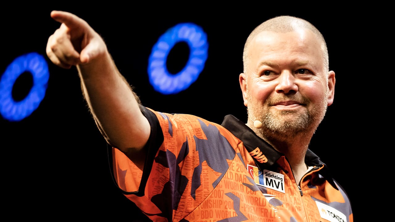 OFF-TOPIC: Van Barneveld maakt comeback als profdarter 