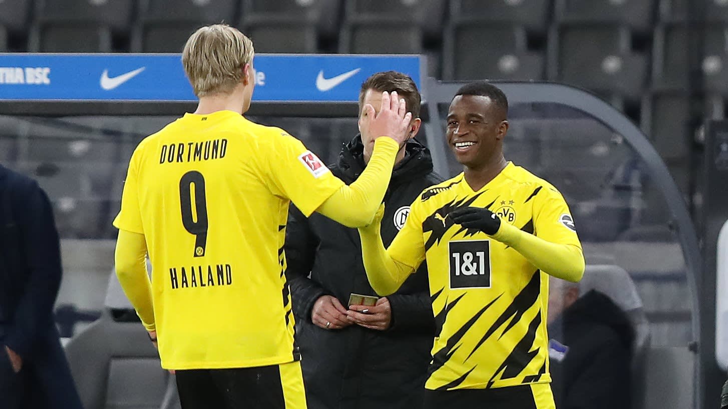 Dortmund wint en ziet 16-jarige Moukoko scoren