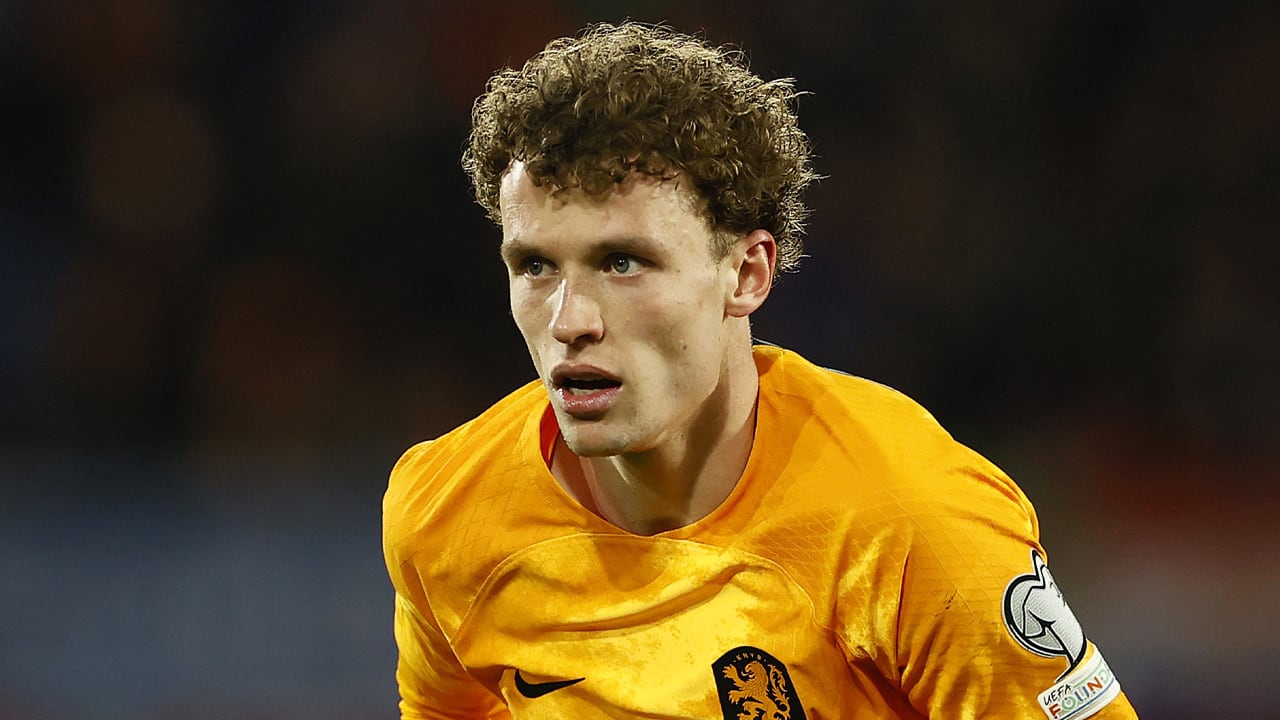 'Ik zie Frenkie de Jong liever samenspelen met Mats Wieffer dan met Marten de Roon'