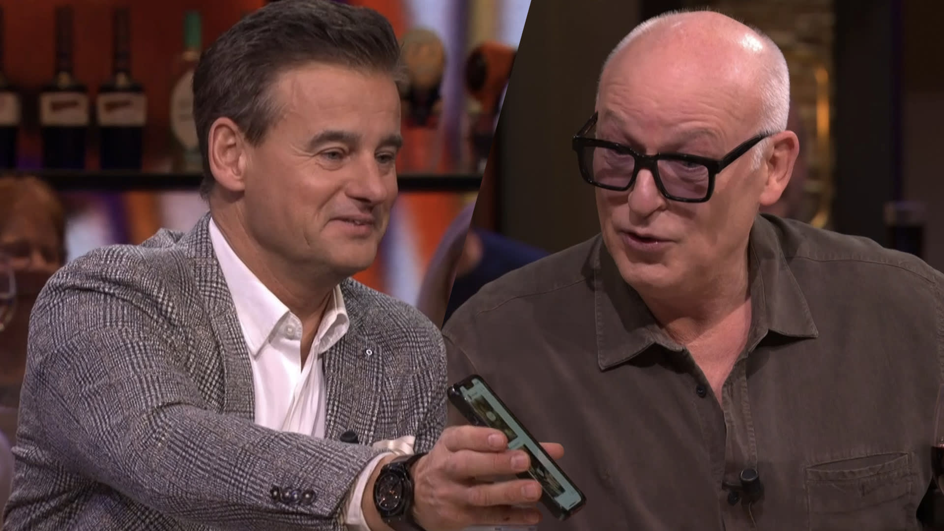 Wilfred toont René filmpje van Stoute Pieten Bingo: 'Worden die echt genaaid?'