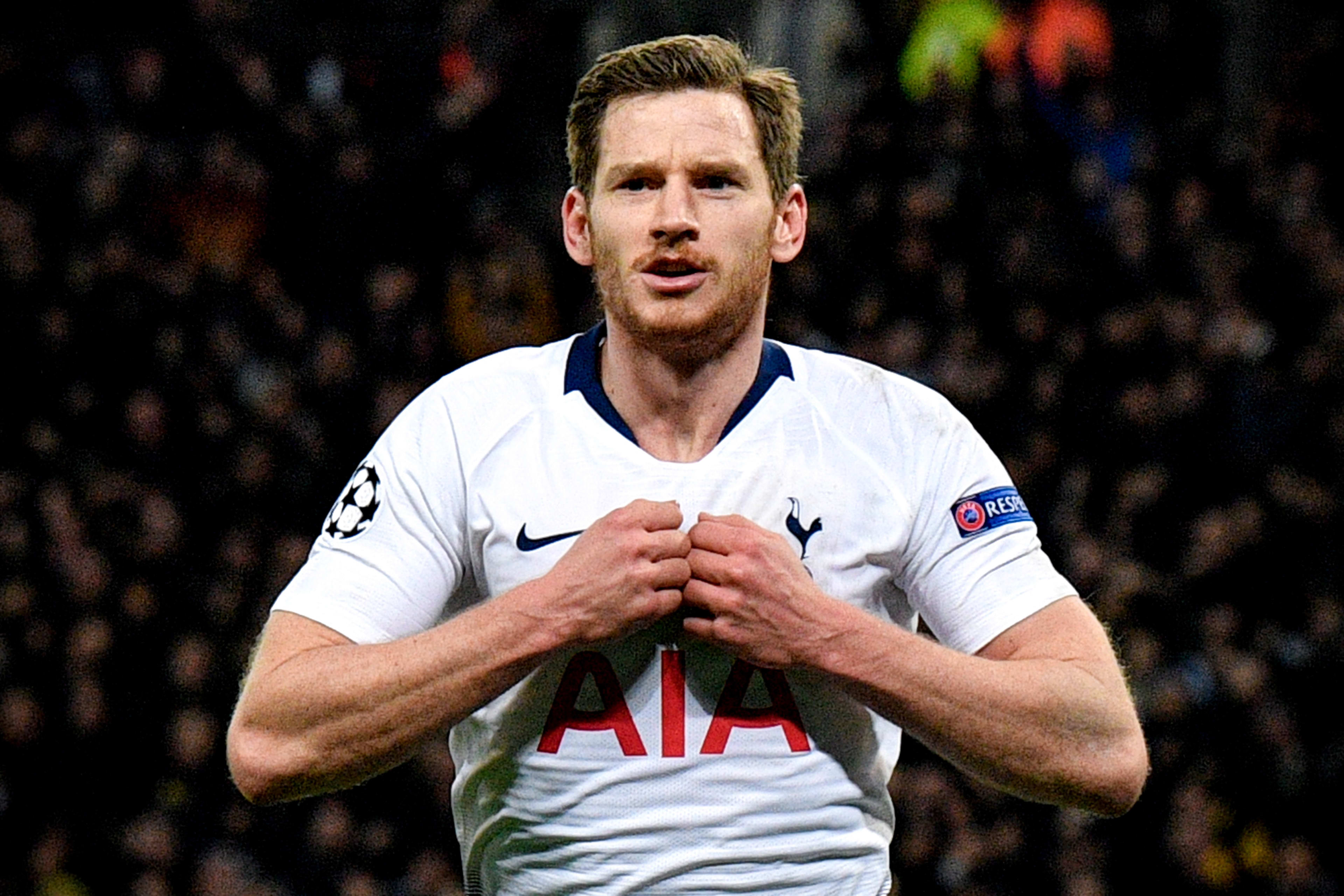 Vertonghen laat zich niet afleiden