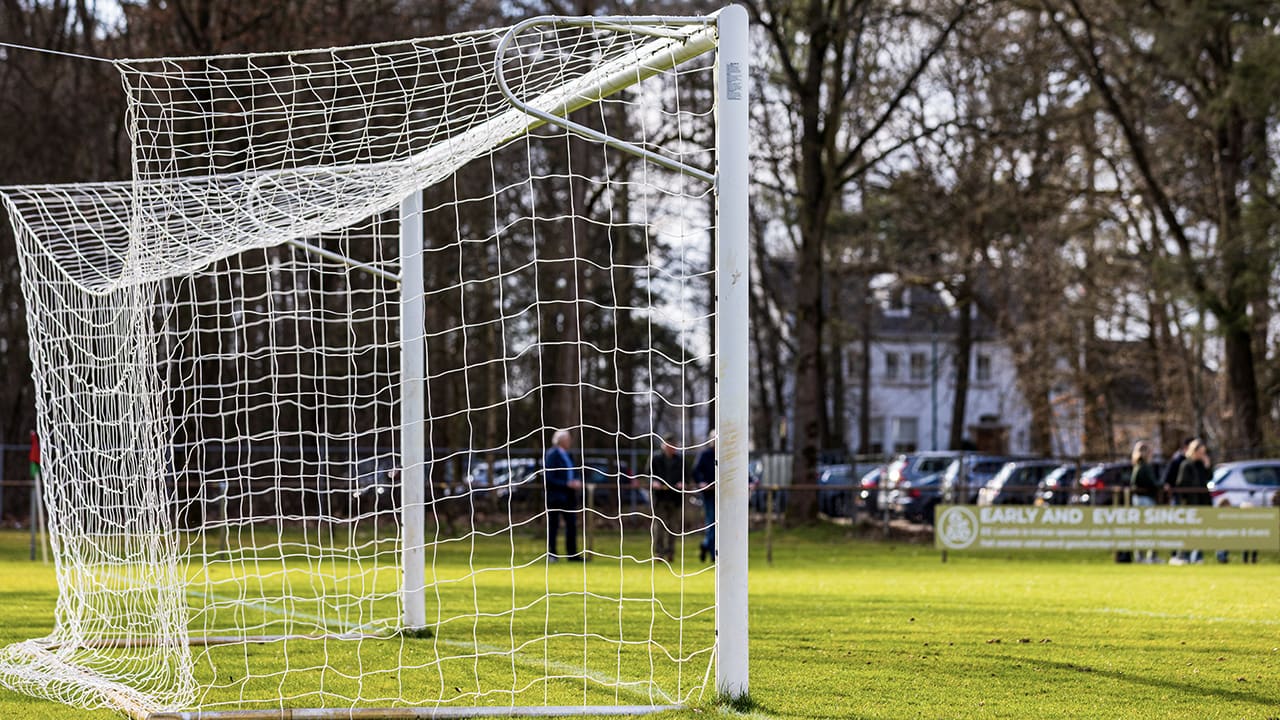 41-jarige amateurkeeper overleden na botsing op voetbalveld: 'Dit is verschrikkelijk'