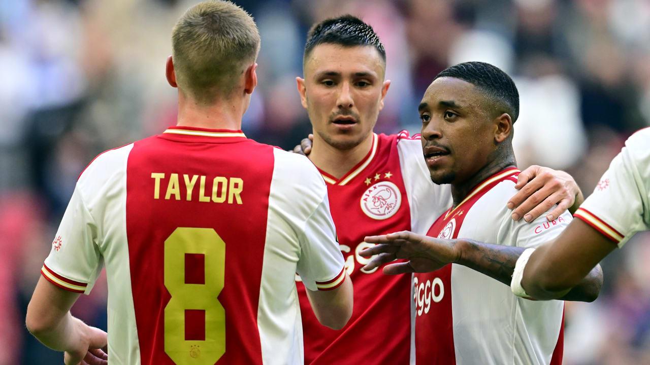 Steven Berghuis leidt Ajax naar een moeiteloze 4-0 overwinning op Fortuna Sittard