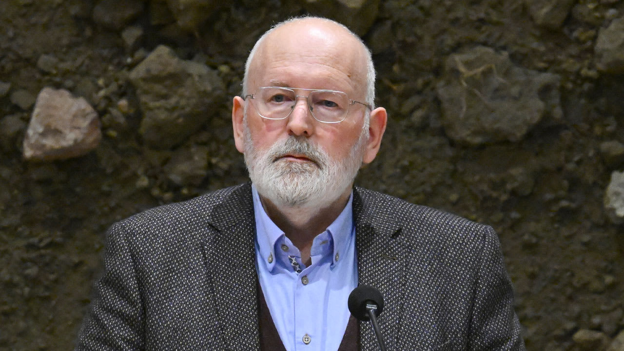 Frans Timmermans maakt zich zorgen: 'Dit land kan ten onder gaan...'